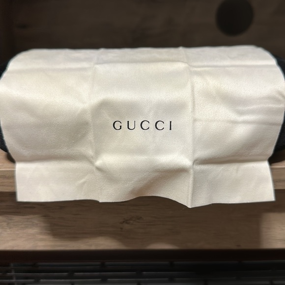 Like New Gucci Sunglasses GG1022S - Picture 9 of 9